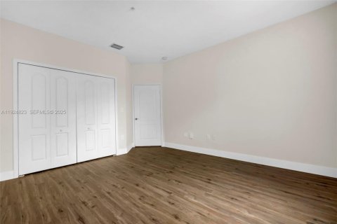 Villa ou maison à louer à Hialeah, Floride: 2 chambres, 104.98 m2 № 1983075 - photo 13