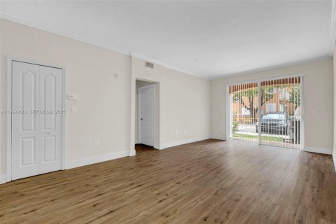 Villa ou maison à louer à Hialeah, Floride: 2 chambres, 104.98 m2 № 1983075 - photo 11