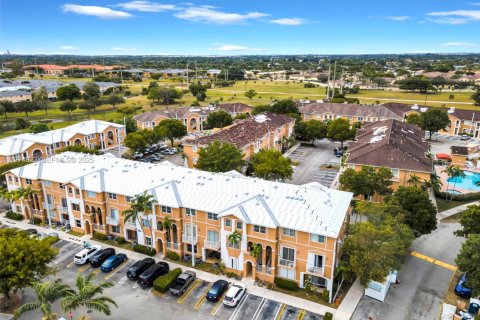 Villa ou maison à louer à Hialeah, Floride: 2 chambres, 104.98 m2 № 1983075 - photo 25