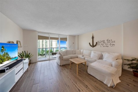 Condo in Hollywood, Florida, 2 bedrooms  № 1877716 - photo 2