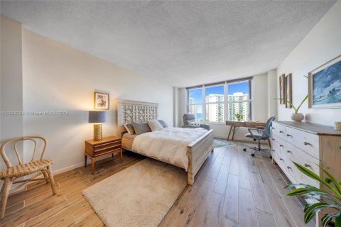 Condo in Hollywood, Florida, 2 bedrooms  № 1877716 - photo 18