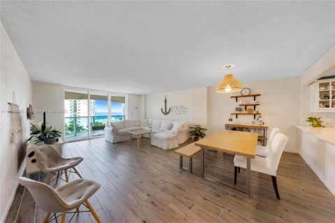 Condo in Hollywood, Florida, 2 bedrooms  № 1877716 - photo 3