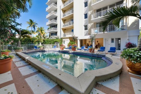 Condominio en alquiler en Palm Beach, Florida, 2 dormitorios, 122.26 m2 № 1118055 - foto 1