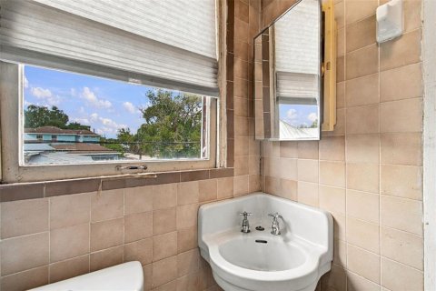 Commercial property in Tampa, Florida 8 bedrooms, 491.27 sq.m. № 2383710 - photo 29