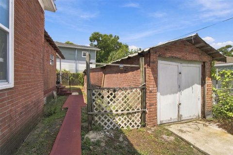 Commercial property in Tampa, Florida 8 bedrooms, 491.27 sq.m. № 2383710 - photo 8
