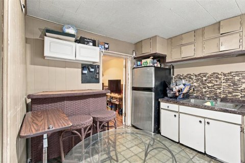 Commercial property in Tampa, Florida 8 bedrooms, 491.27 sq.m. № 2383710 - photo 20