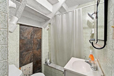 Commercial property in Tampa, Florida 8 bedrooms, 491.27 sq.m. № 2383710 - photo 23