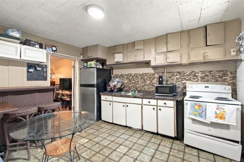 Commercial property in Tampa, Florida 8 bedrooms, 491.27 sq.m. № 2383710 - photo 21