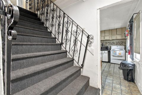 Commercial property in Tampa, Florida 8 bedrooms, 491.27 sq.m. № 2383710 - photo 24