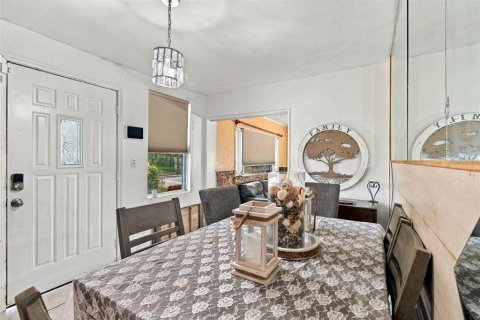 Commercial property in Tampa, Florida 8 bedrooms, 491.27 sq.m. № 2383710 - photo 17