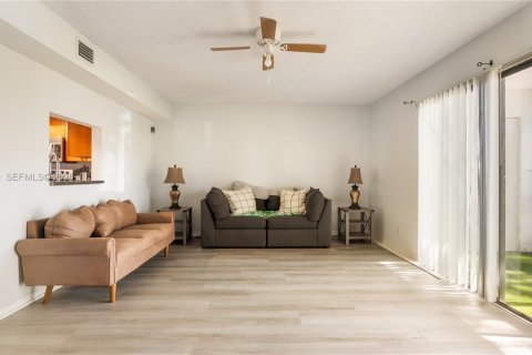 Touwnhouse à louer à Sunrise, Floride: 3 chambres, 157.93 m2 № 2000038 - photo 12