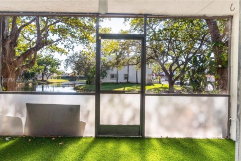 Touwnhouse à louer à Sunrise, Floride: 3 chambres, 157.93 m2 № 2000038 - photo 15