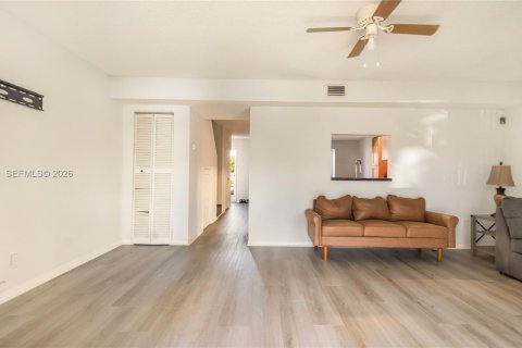 Touwnhouse à louer à Sunrise, Floride: 3 chambres, 157.93 m2 № 2000038 - photo 13