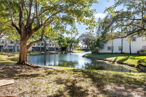 Touwnhouse à louer à Sunrise, Floride: 3 chambres, 157.93 m2 № 2000038 - photo 18