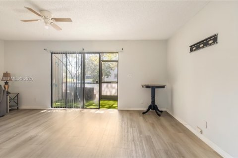 Touwnhouse à louer à Sunrise, Floride: 3 chambres, 157.93 m2 № 2000038 - photo 11