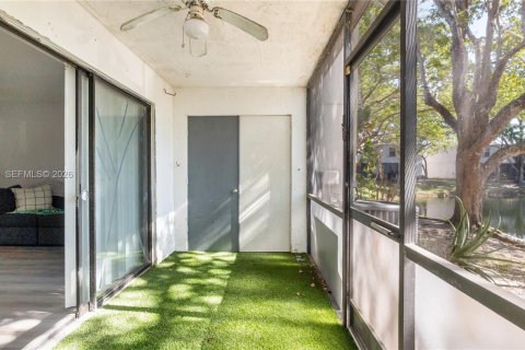 Touwnhouse à louer à Sunrise, Floride: 3 chambres, 157.93 m2 № 2000038 - photo 16