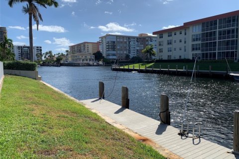 Casa en alquiler en Lighthouse Point, Florida, 3 dormitorios, 185.34 m2 № 1222599 - foto 1