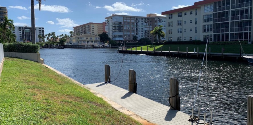 Casa en Lighthouse Point, Florida 3 dormitorios, 185.34 m2 № 1222599