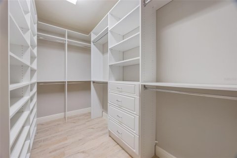 Villa ou maison à vendre à Brandon, Floride: 6 chambres, 397.71 m2 № 1875824 - photo 13