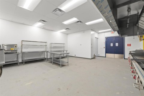 Propiedad comercial en venta en Medley, Florida № 2021833 - foto 6
