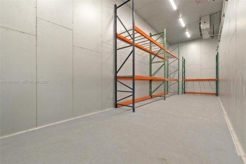 Propiedad comercial en venta en Medley, Florida № 2021833 - foto 18