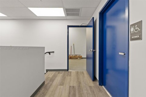 Propiedad comercial en venta en Medley, Florida № 2021833 - foto 26