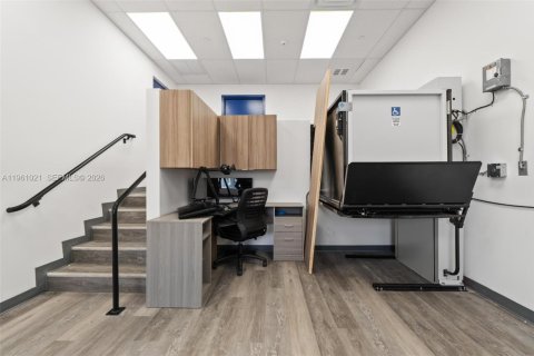 Propiedad comercial en venta en Medley, Florida № 2021833 - foto 29