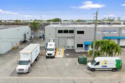 Propiedad comercial en venta en Medley, Florida № 2021833 - foto 5