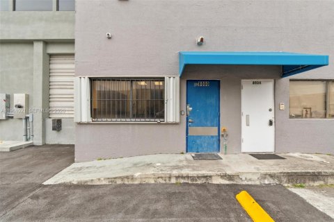 Propiedad comercial en venta en Medley, Florida № 2021833 - foto 3