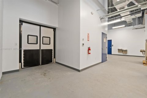 Propiedad comercial en venta en Medley, Florida № 2021833 - foto 21