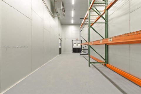 Propiedad comercial en venta en Medley, Florida № 2021833 - foto 19