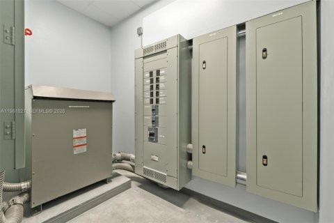 Propiedad comercial en venta en Medley, Florida № 2021833 - foto 25