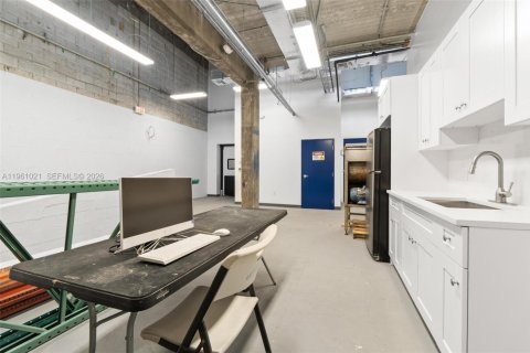 Propiedad comercial en venta en Medley, Florida № 2021833 - foto 15