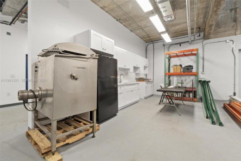 Propiedad comercial en venta en Medley, Florida № 2021833 - foto 16