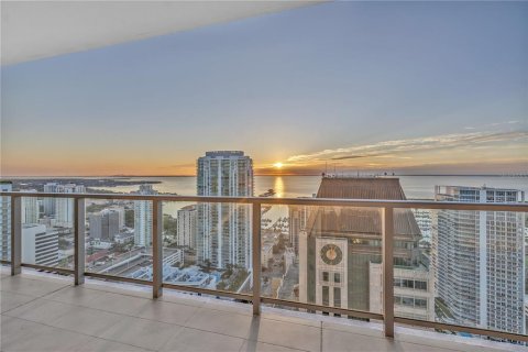 Condo à Saint Petersburg, Floride, 2 chambres  № 2329330