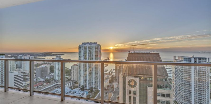 Condo à Saint Petersburg, Floride, 2 chambres  № 2329330