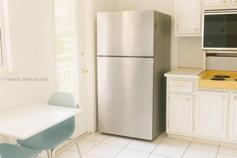 Купить кондоминиум в Халландейл-Бич, Флорида 2 спальни, 101.45м2, № 2026363 - фото 7