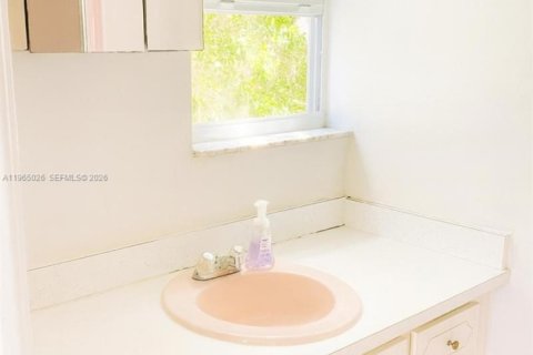 Купить кондоминиум в Халландейл-Бич, Флорида 2 спальни, 101.45м2, № 2026363 - фото 24