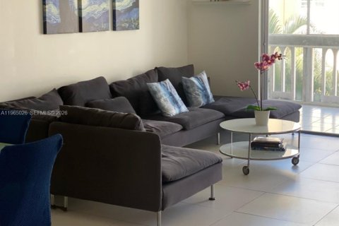 Купить кондоминиум в Халландейл-Бич, Флорида 2 спальни, 101.45м2, № 2026363 - фото 3