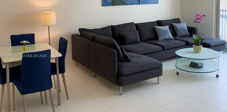 Кондоминиум с 2 спальнями в Халландейл-Бич, Флорида № 2026363