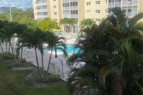 Купить кондоминиум в Халландейл-Бич, Флорида 2 спальни, 101.45м2, № 2026363 - фото 29