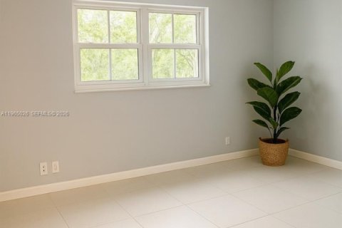 Купить кондоминиум в Халландейл-Бич, Флорида 2 спальни, 101.45м2, № 2026363 - фото 9