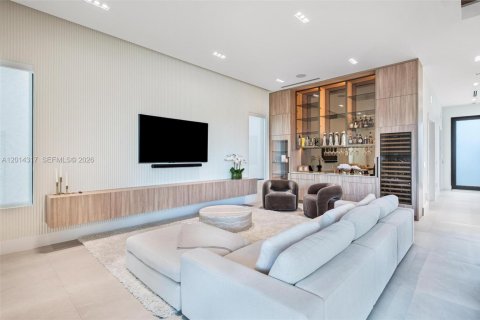 Casa en venta en Surfside, Florida, 6 dormitorios, 378.76 m2 № 2171259 - foto 11