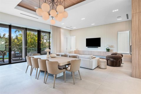 Casa en venta en Surfside, Florida, 6 dormitorios, 378.76 m2 № 2171259 - foto 19