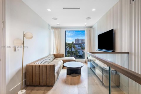 Casa en venta en Surfside, Florida, 6 dormitorios, 378.76 m2 № 2171259 - foto 29
