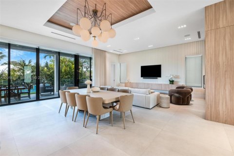 Casa en venta en Surfside, Florida, 6 dormitorios, 378.76 m2 № 2171259 - foto 18