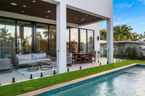 Casa en venta en Surfside, Florida, 6 dormitorios, 378.76 m2 № 2171259 - foto 26