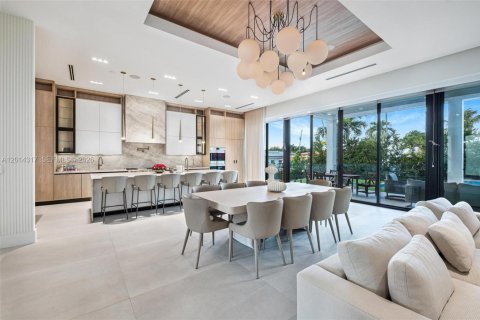 Casa en venta en Surfside, Florida, 6 dormitorios, 378.76 m2 № 2171259 - foto 8