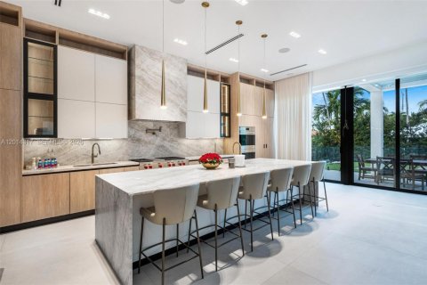 Casa en venta en Surfside, Florida, 6 dormitorios, 378.76 m2 № 2171259 - foto 13