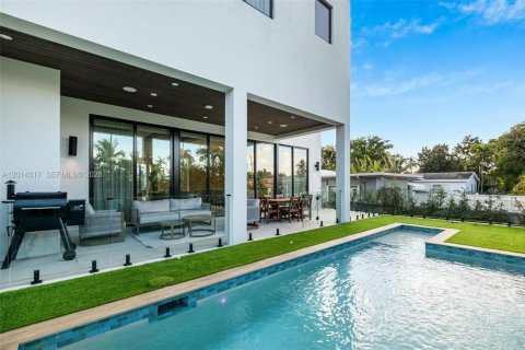 Casa en venta en Surfside, Florida, 6 dormitorios, 378.76 m2 № 2171259 - foto 25